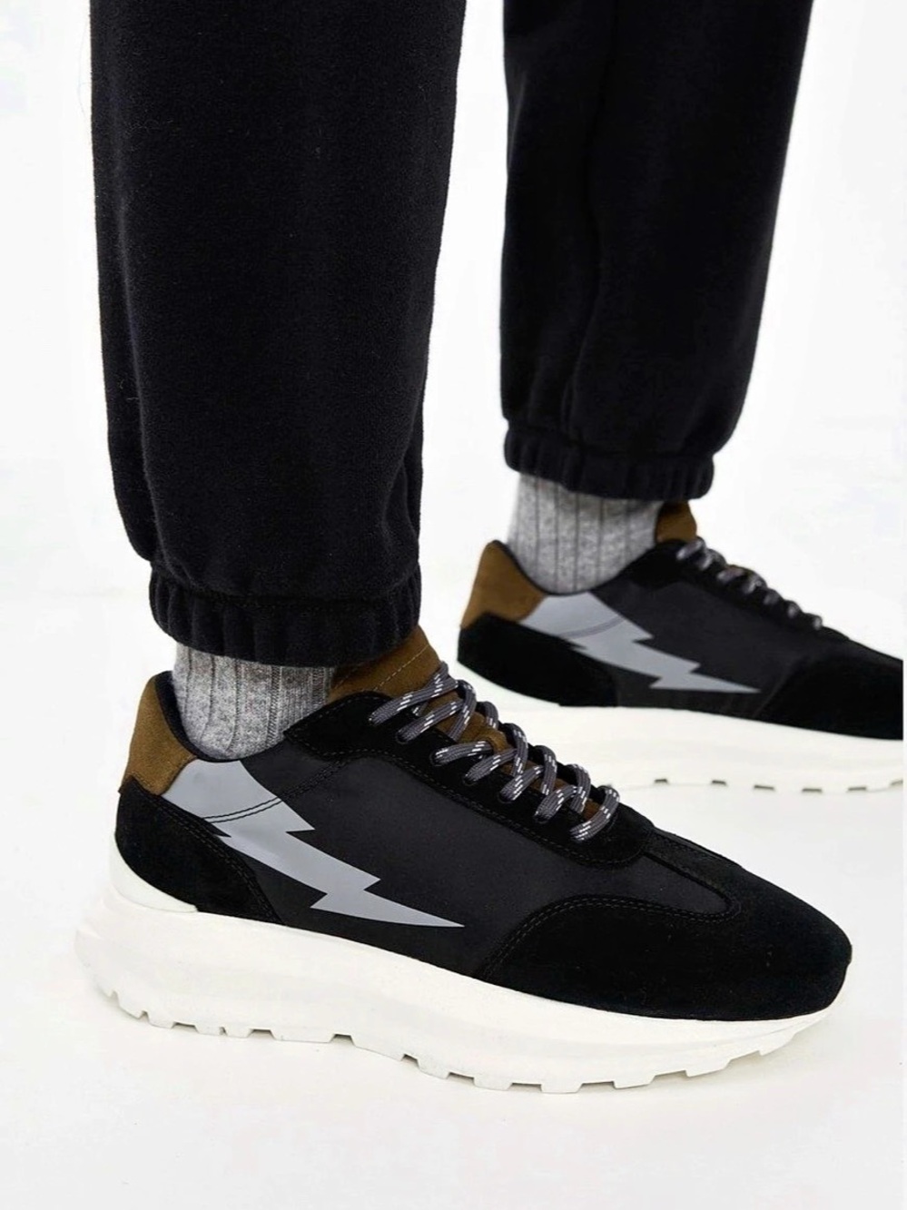 Moyo Trail Runner Sneakers